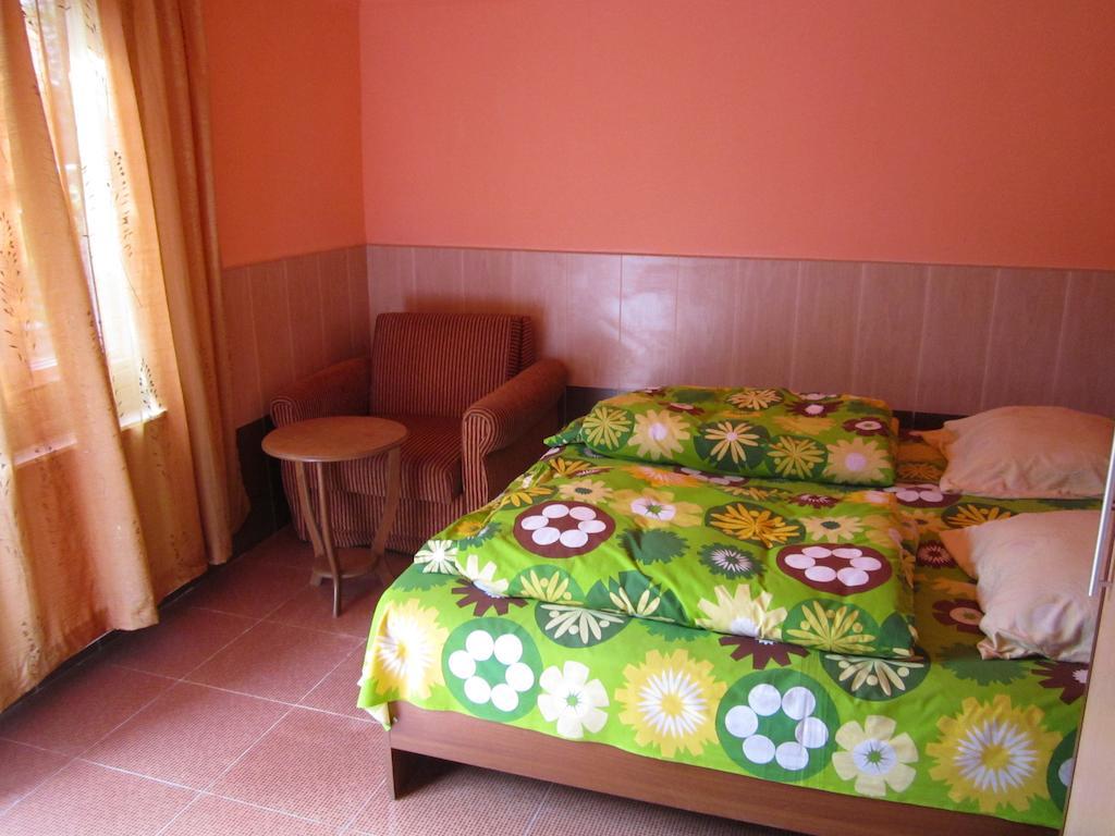 Guesthouse 97 In Batumi Szoba fotó