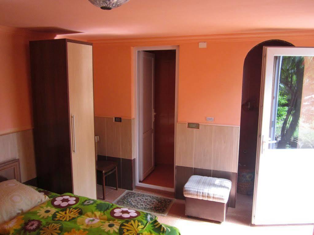 Guesthouse 97 In Batumi Kültér fotó