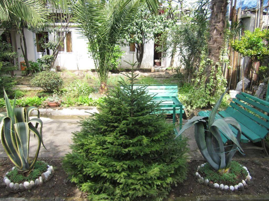 Guesthouse 97 In Batumi Kültér fotó